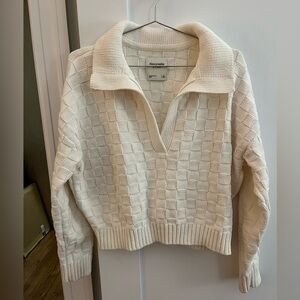 Abercrombie White Checkerboard Stitch Notch-Neck Sweater Size Small